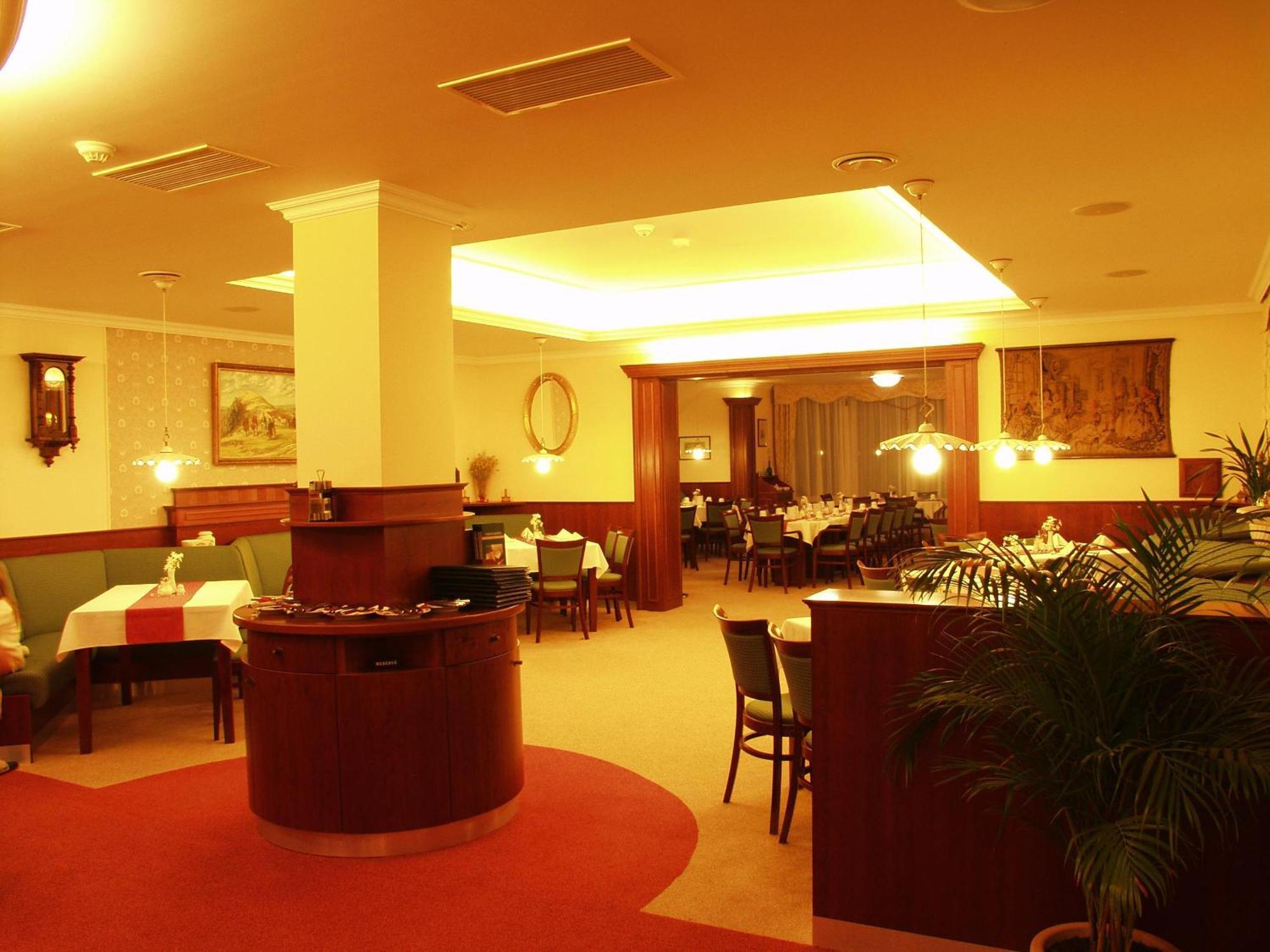 Komorni Hurka Hotel Cheb Luaran gambar