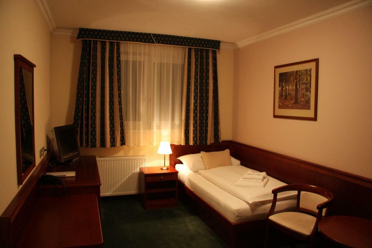 Komorni Hurka Hotel Cheb Luaran gambar